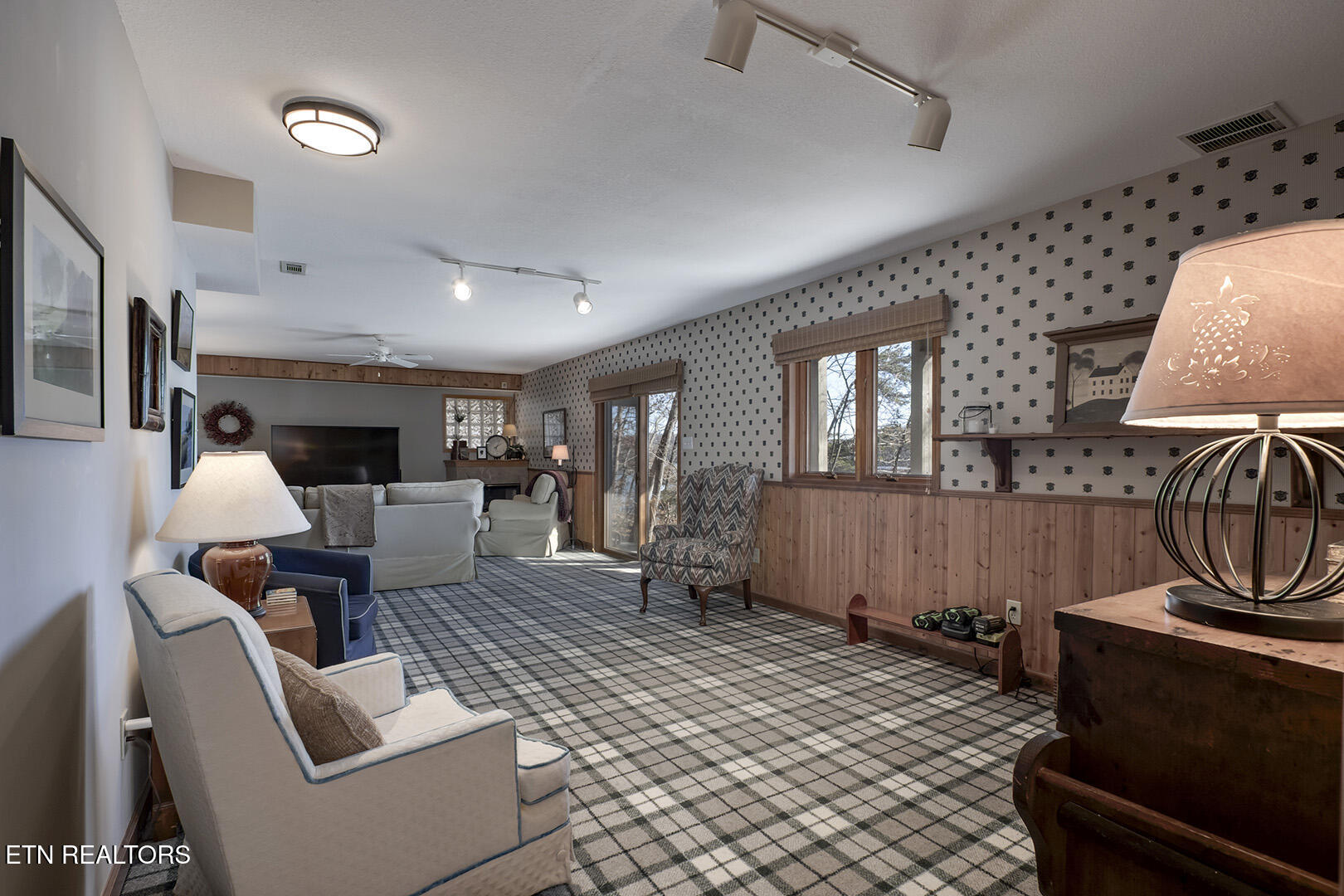 Loudon, Tennessee 37774, United States, 3 Bedrooms Bedrooms, ,4 BathroomsBathrooms,Residential,Pending,17945