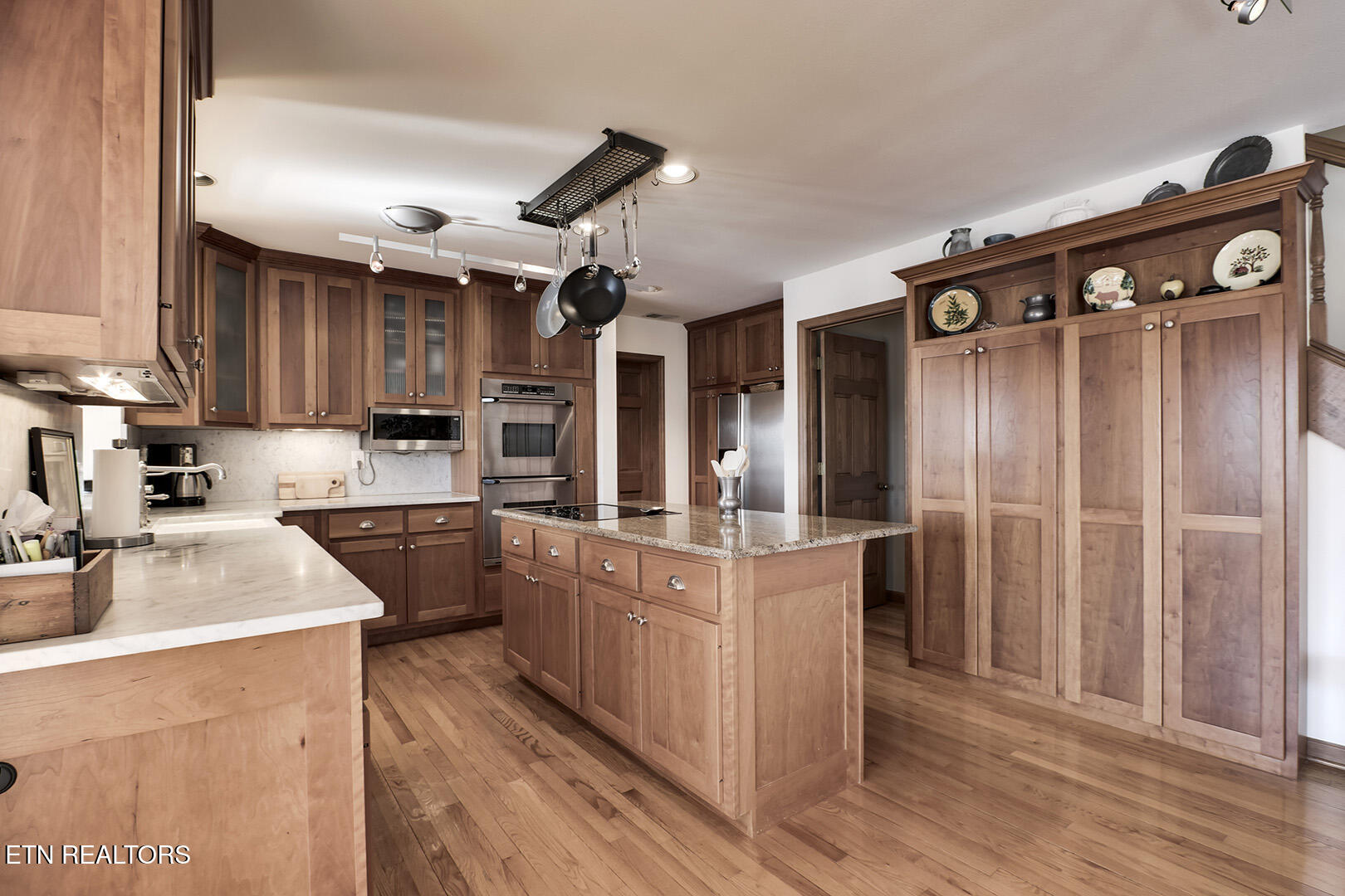 Loudon, Tennessee 37774, United States, 3 Bedrooms Bedrooms, ,4 BathroomsBathrooms,Residential,Pending,17945