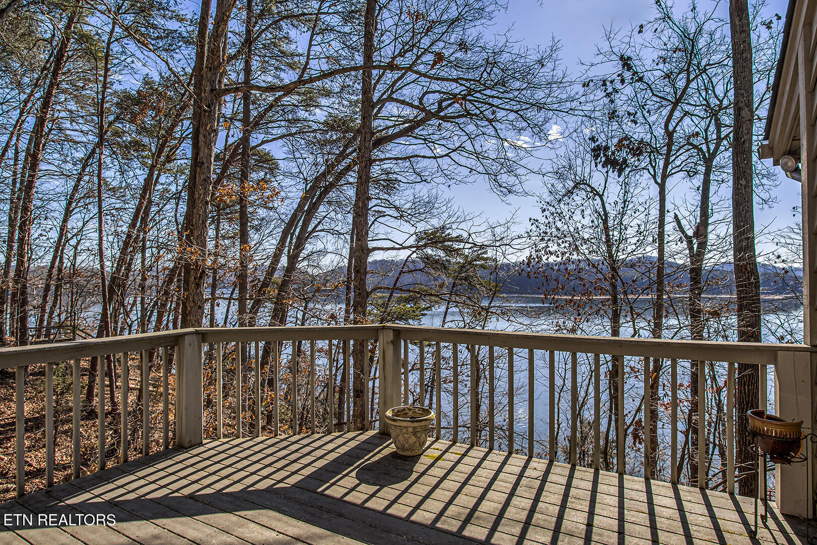 Loudon, Tennessee 37774, United States, 3 Bedrooms Bedrooms, ,4 BathroomsBathrooms,Residential,Pending,17945