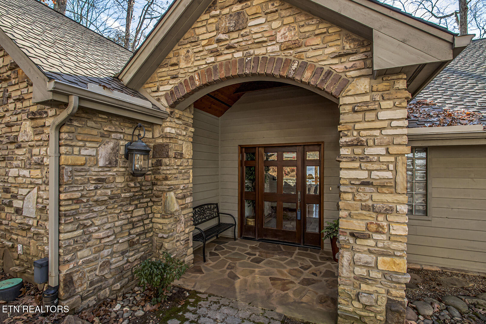 Loudon, Tennessee 37774, United States, 3 Bedrooms Bedrooms, ,4 BathroomsBathrooms,Residential,Pending,17945