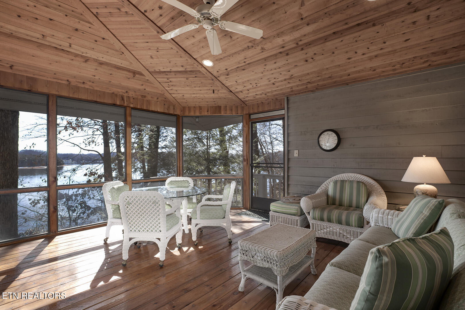 Loudon, Tennessee 37774, United States, 3 Bedrooms Bedrooms, ,4 BathroomsBathrooms,Residential,Pending,17945