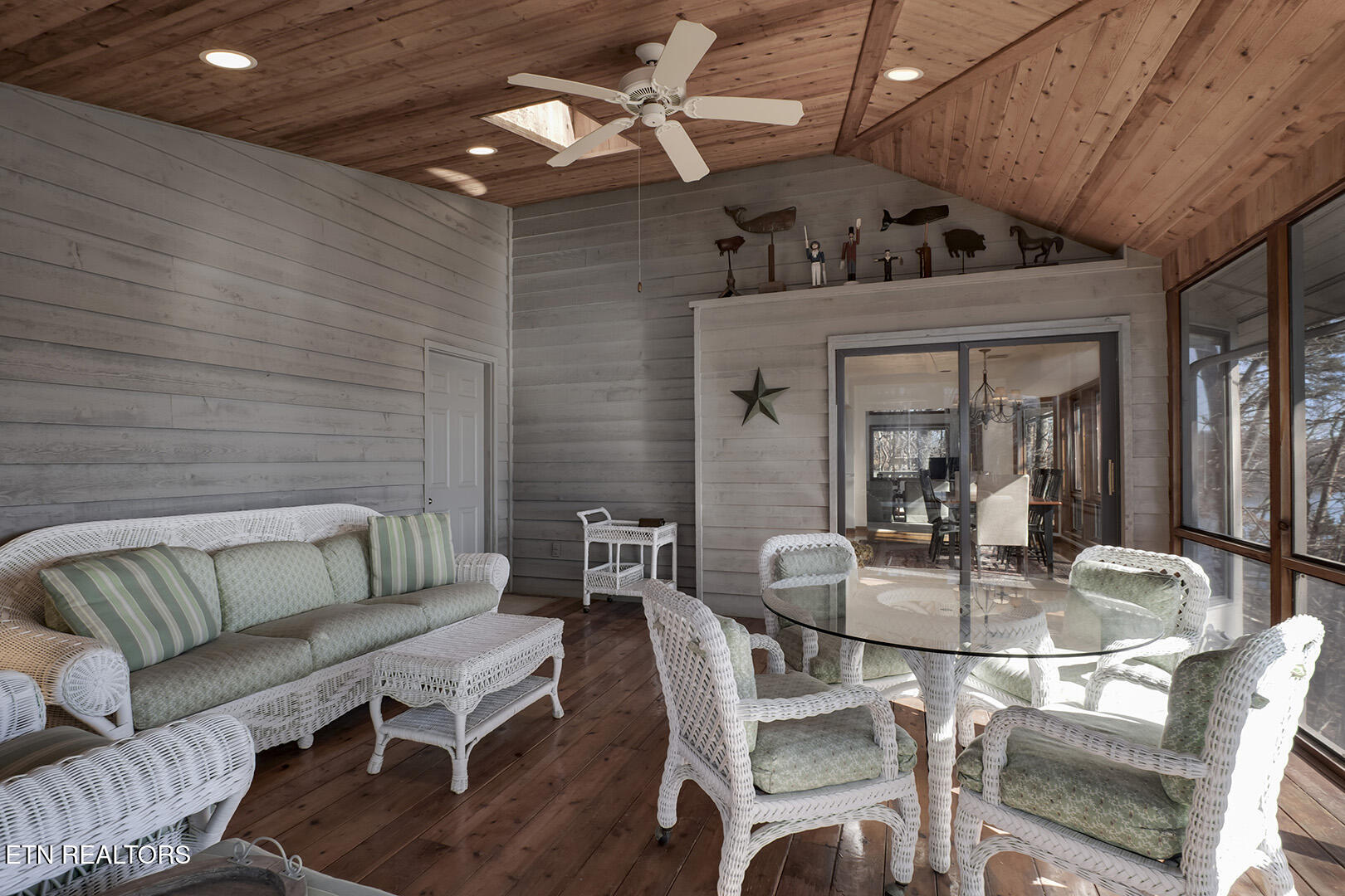 Loudon, Tennessee 37774, United States, 3 Bedrooms Bedrooms, ,4 BathroomsBathrooms,Residential,Pending,17945