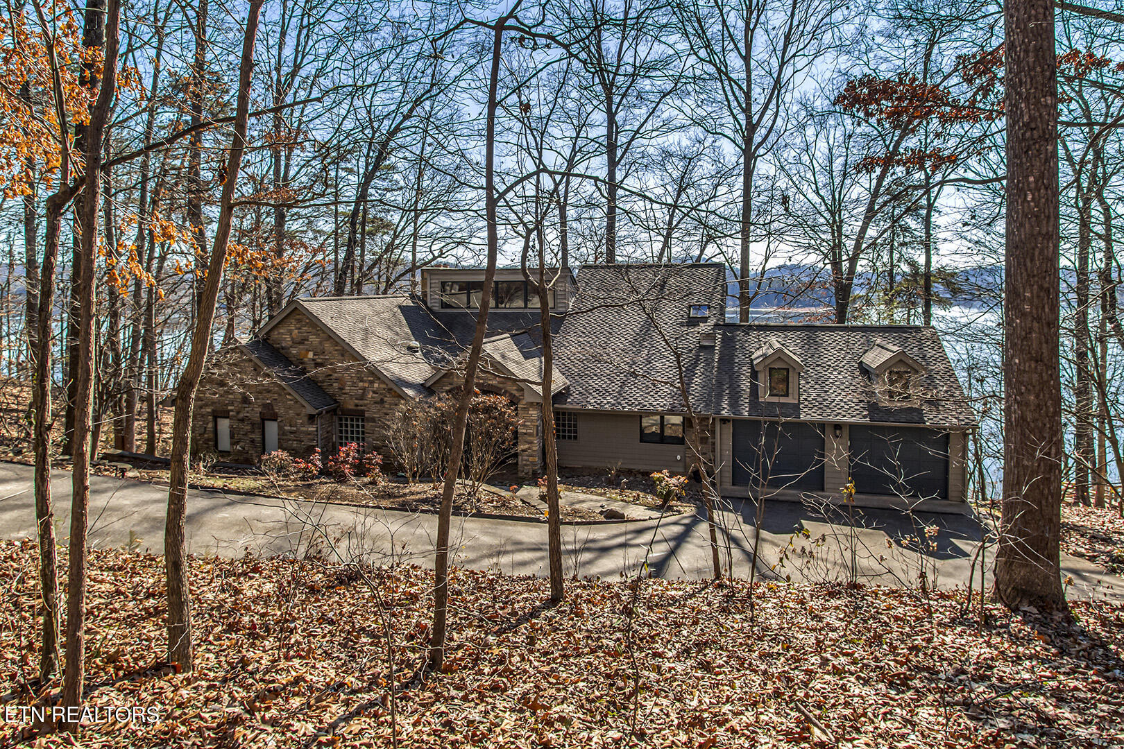 Loudon, Tennessee 37774, United States, 3 Bedrooms Bedrooms, ,4 BathroomsBathrooms,Residential,Pending,17945