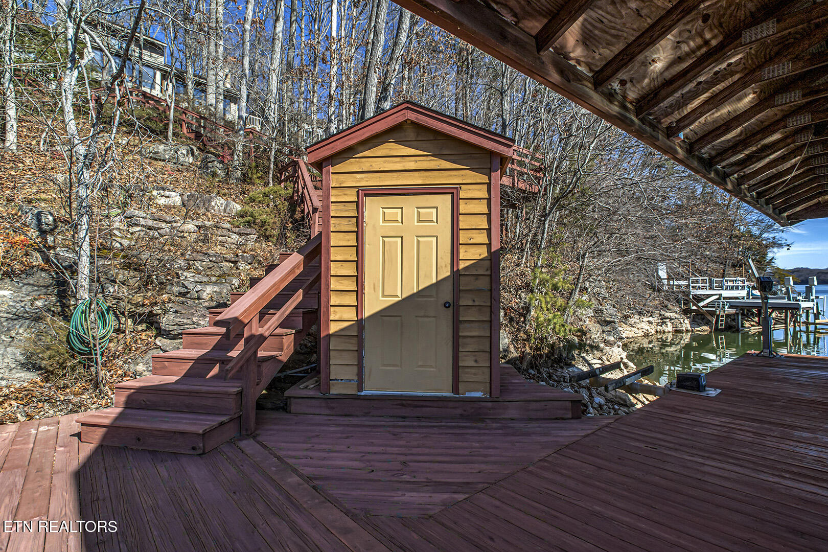 Loudon, Tennessee 37774, United States, 3 Bedrooms Bedrooms, ,4 BathroomsBathrooms,Residential,Pending,17945