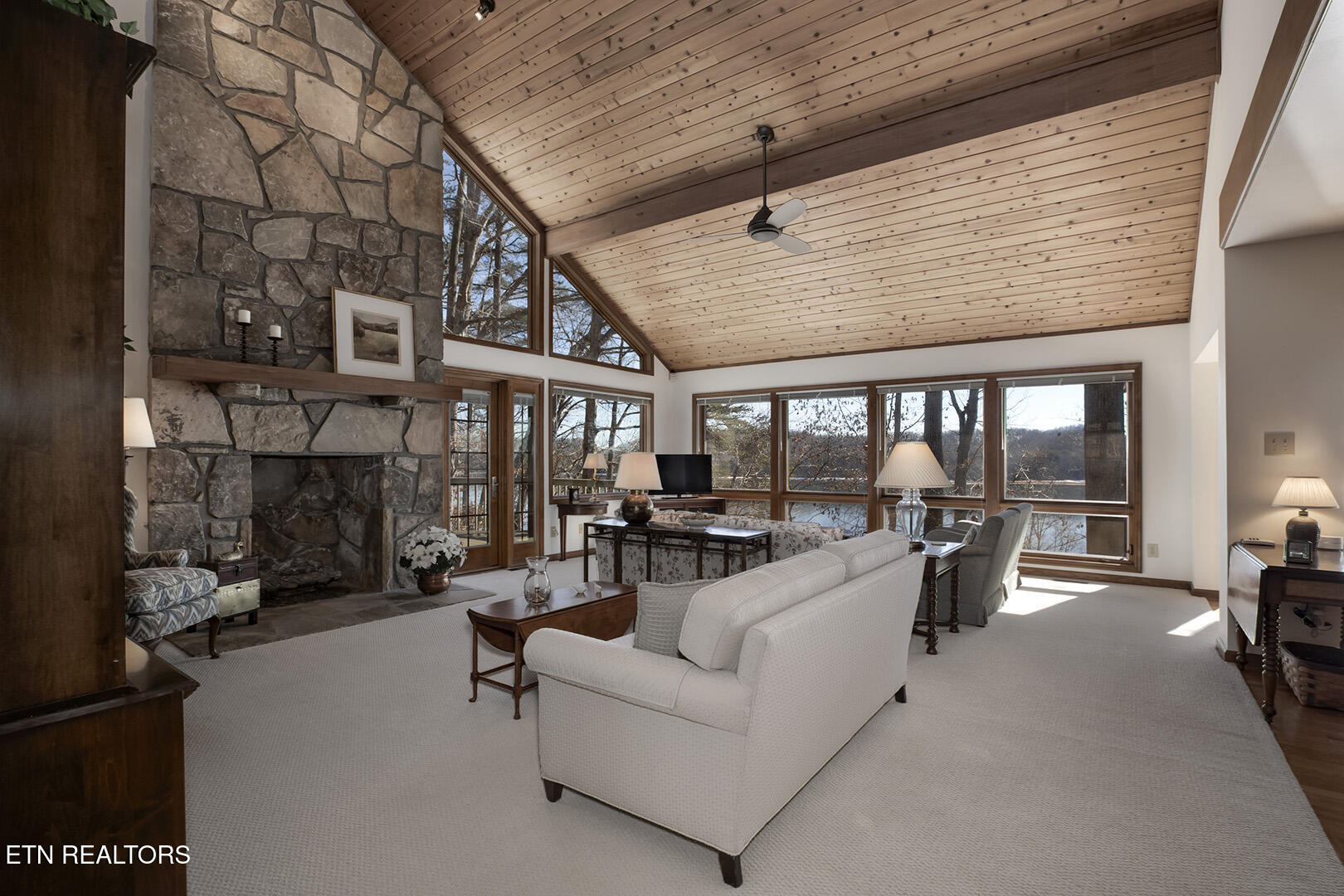 Loudon, Tennessee 37774, United States, 3 Bedrooms Bedrooms, ,4 BathroomsBathrooms,Residential,Pending,17945