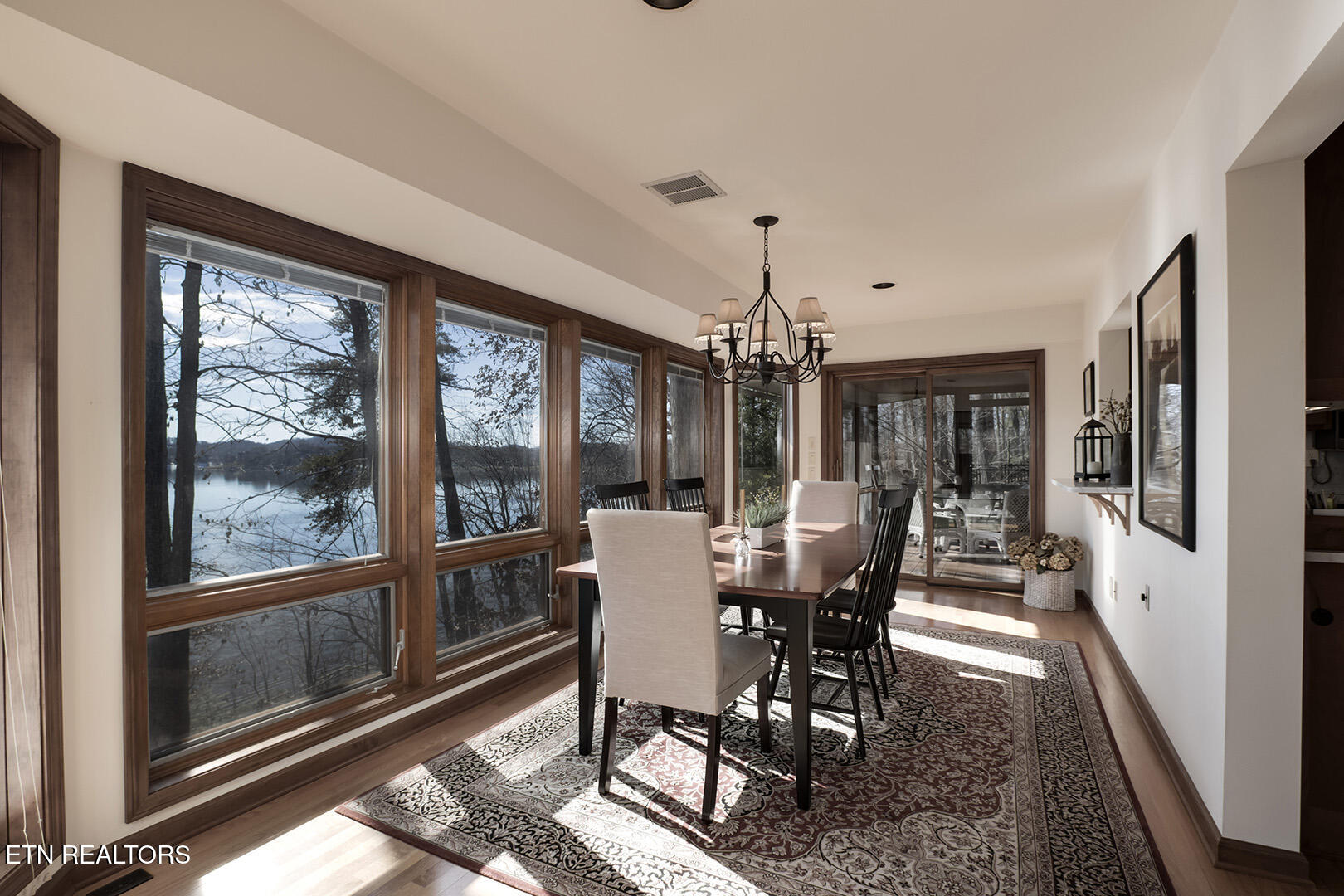 Loudon, Tennessee 37774, United States, 3 Bedrooms Bedrooms, ,4 BathroomsBathrooms,Residential,Pending,17945