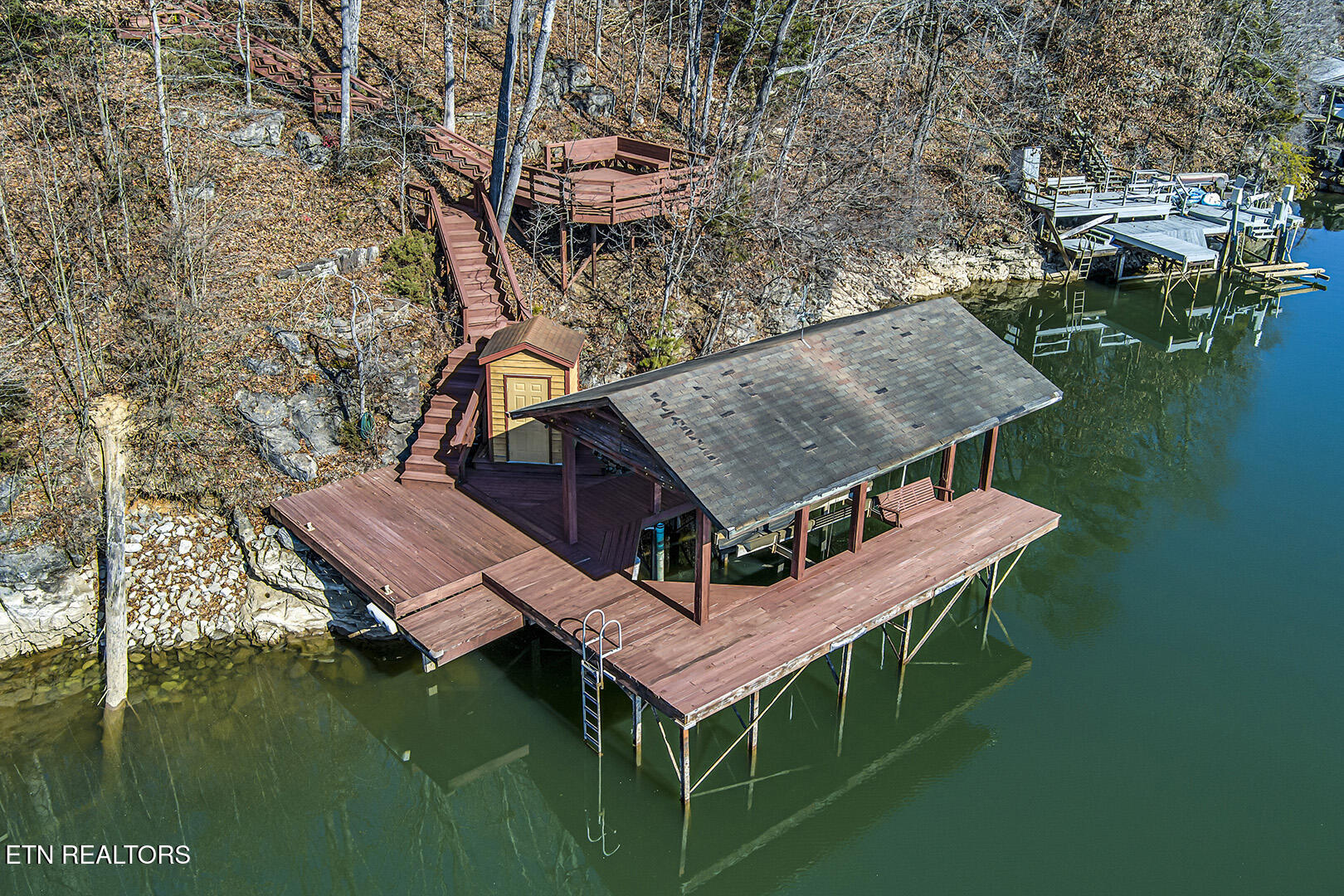 Loudon, Tennessee 37774, United States, 3 Bedrooms Bedrooms, ,4 BathroomsBathrooms,Residential,Pending,17945