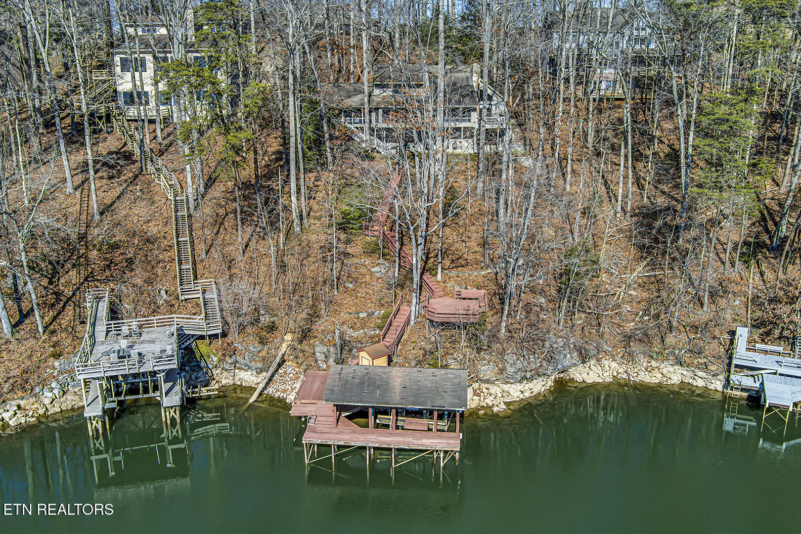 Loudon, Tennessee 37774, United States, 3 Bedrooms Bedrooms, ,4 BathroomsBathrooms,Residential,Pending,17945