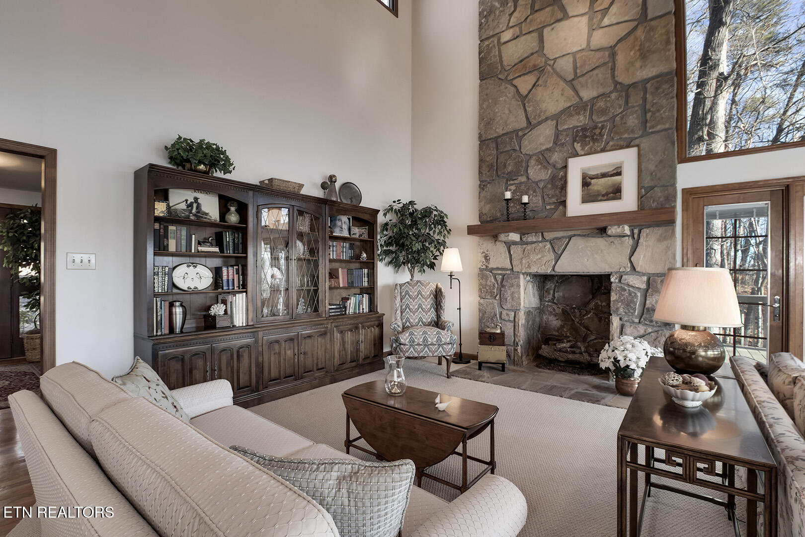 Loudon, Tennessee 37774, United States, 3 Bedrooms Bedrooms, ,4 BathroomsBathrooms,Residential,Pending,17945