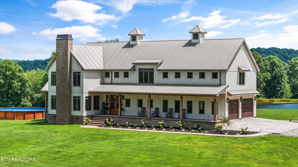 Photo of 240 John Nitzscheke Rd, Sunbright, TN 37872 (MLS # 1351322)