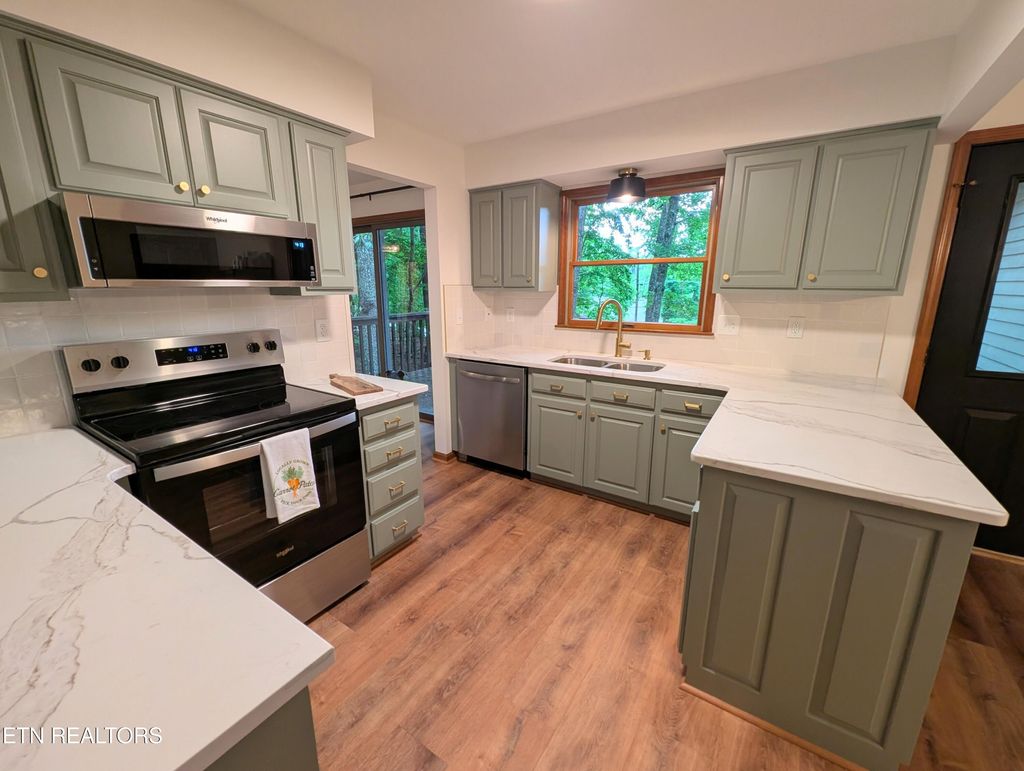 Photo of 265 Lakewood Drive, Crossville, TN 38558 (MLS # 1345320)