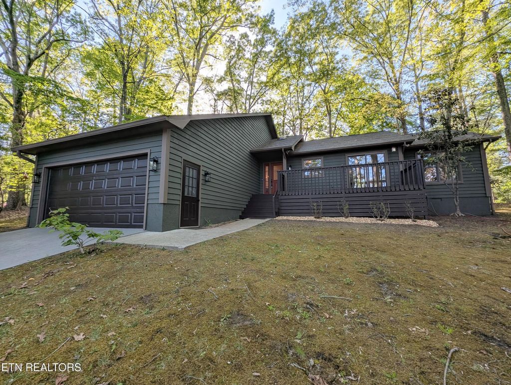 Photo of 265 Lakewood Drive, Crossville, TN 38558 (MLS # 1345320)