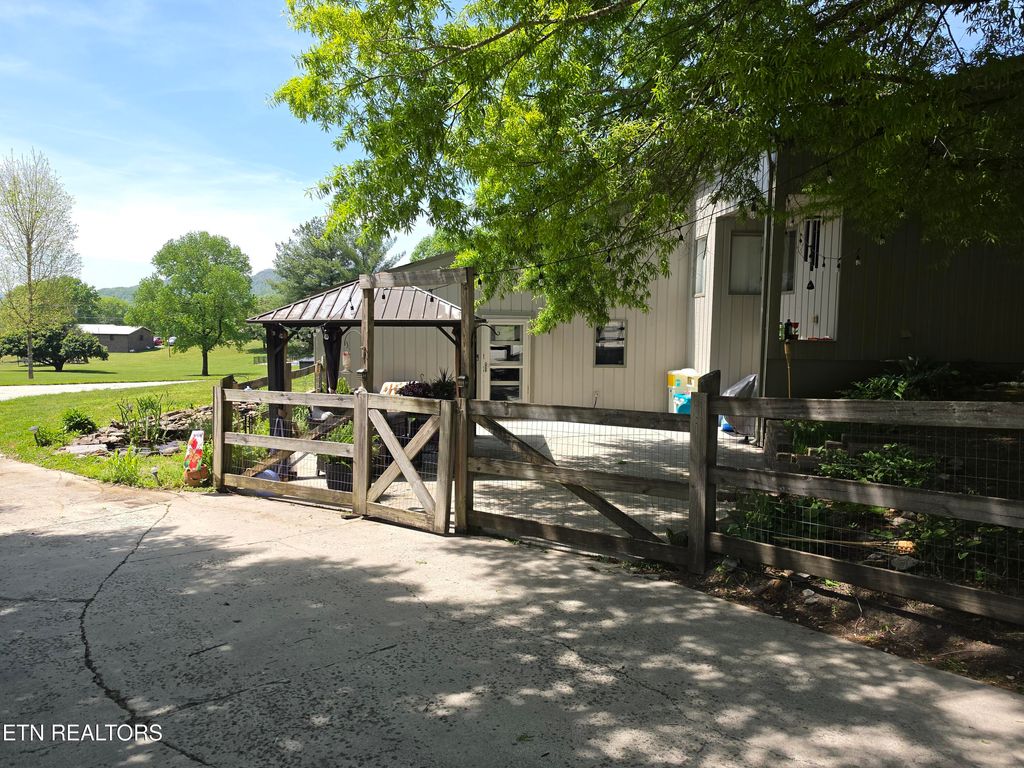 Photo of 197 Yorkshire Drive, Harrogate, TN 37752 (MLS # 1337756)
