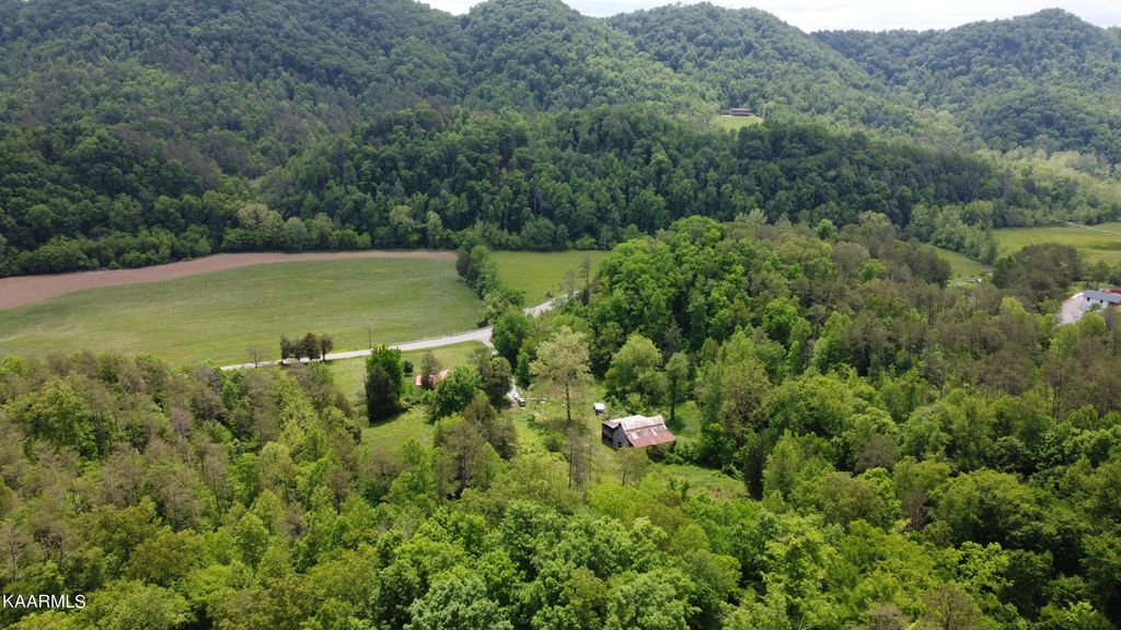 Photo of 1165 State Highway 33, Tazewell, TN 37879 (MLS # 1227185)
