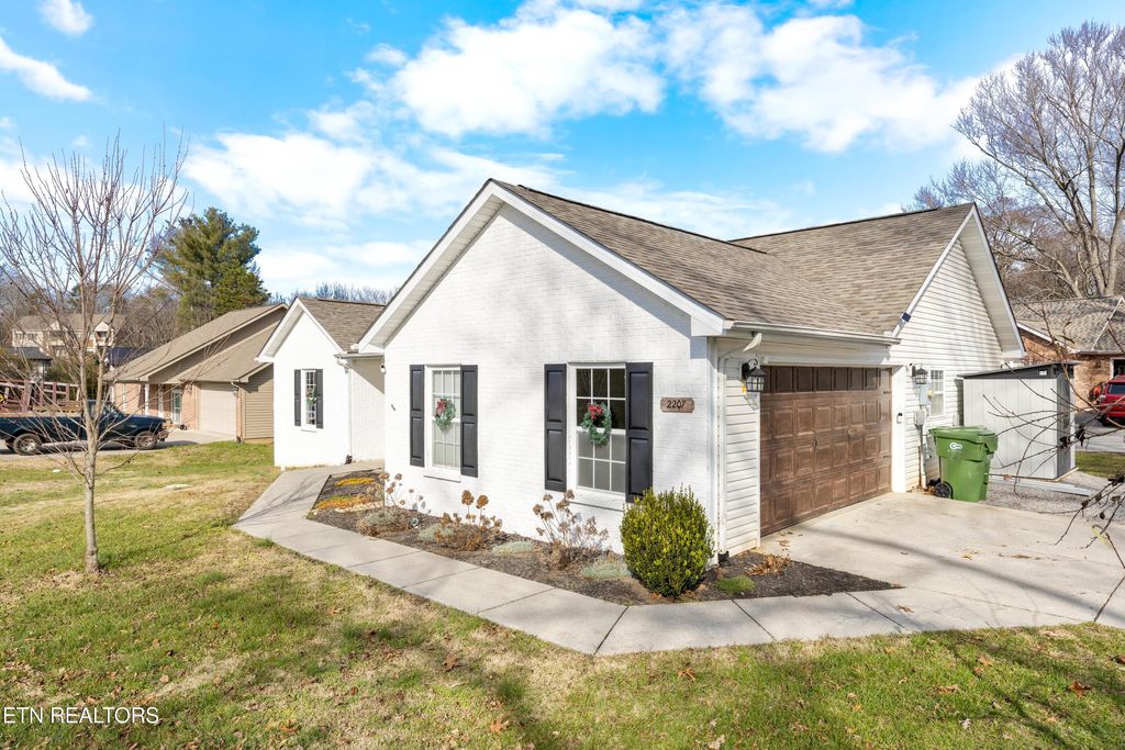 Photo of 2207 Tuckaleechee Pike, Maryville, TN 37803 (MLS # 1325582)