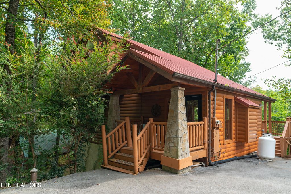 Photo of 1316 Pine Tr, Sevierville, TN 37876 (MLS # 1316698)