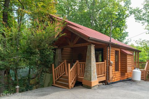 1316 Pine Tr Sevierville TN 37876