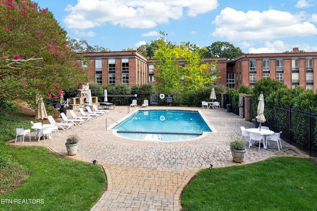 Photo of 1400 Kenesaw Ave #12N, Knoxville, TN 37919 (MLS # 1356086)