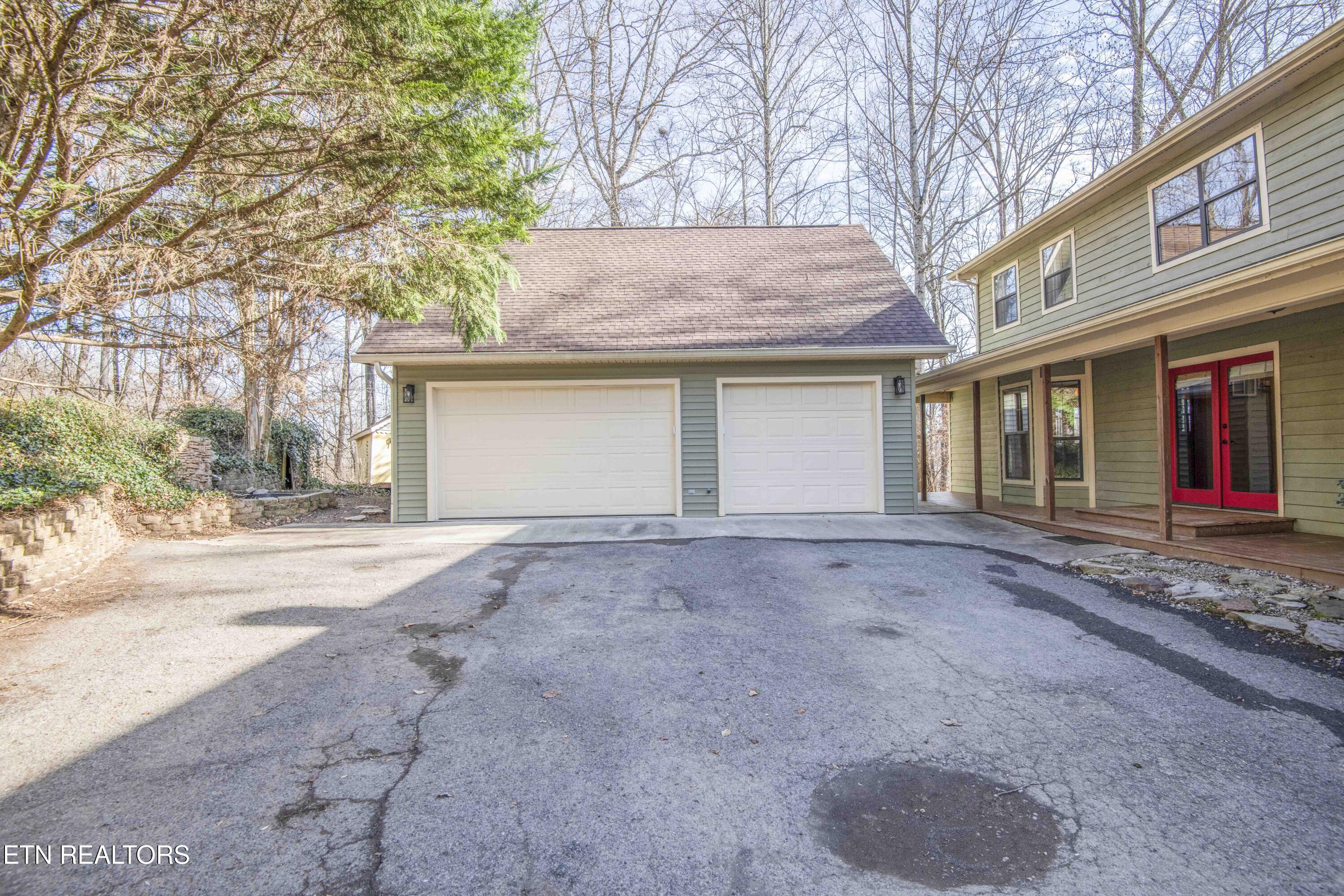 121 Old State Circle