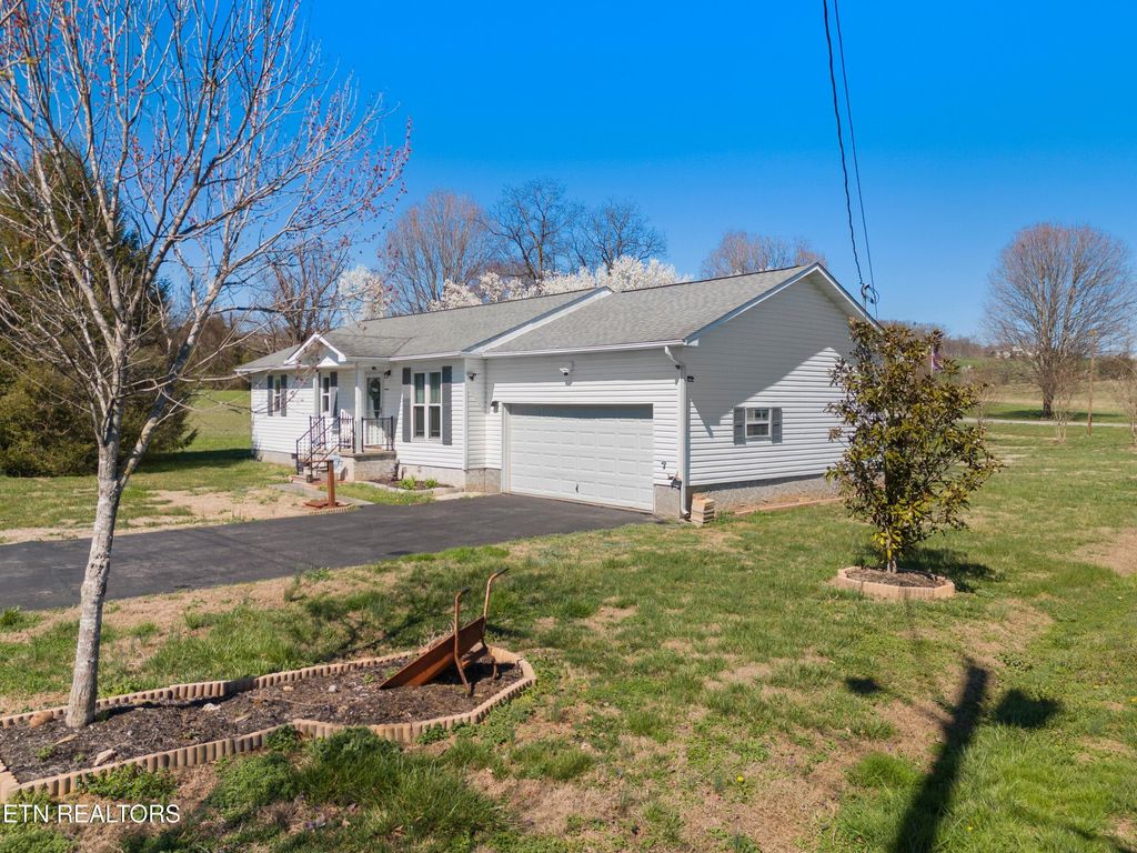 Photo of 312 Economy Circle, Dandridge, TN 37725 (MLS # 1331271)