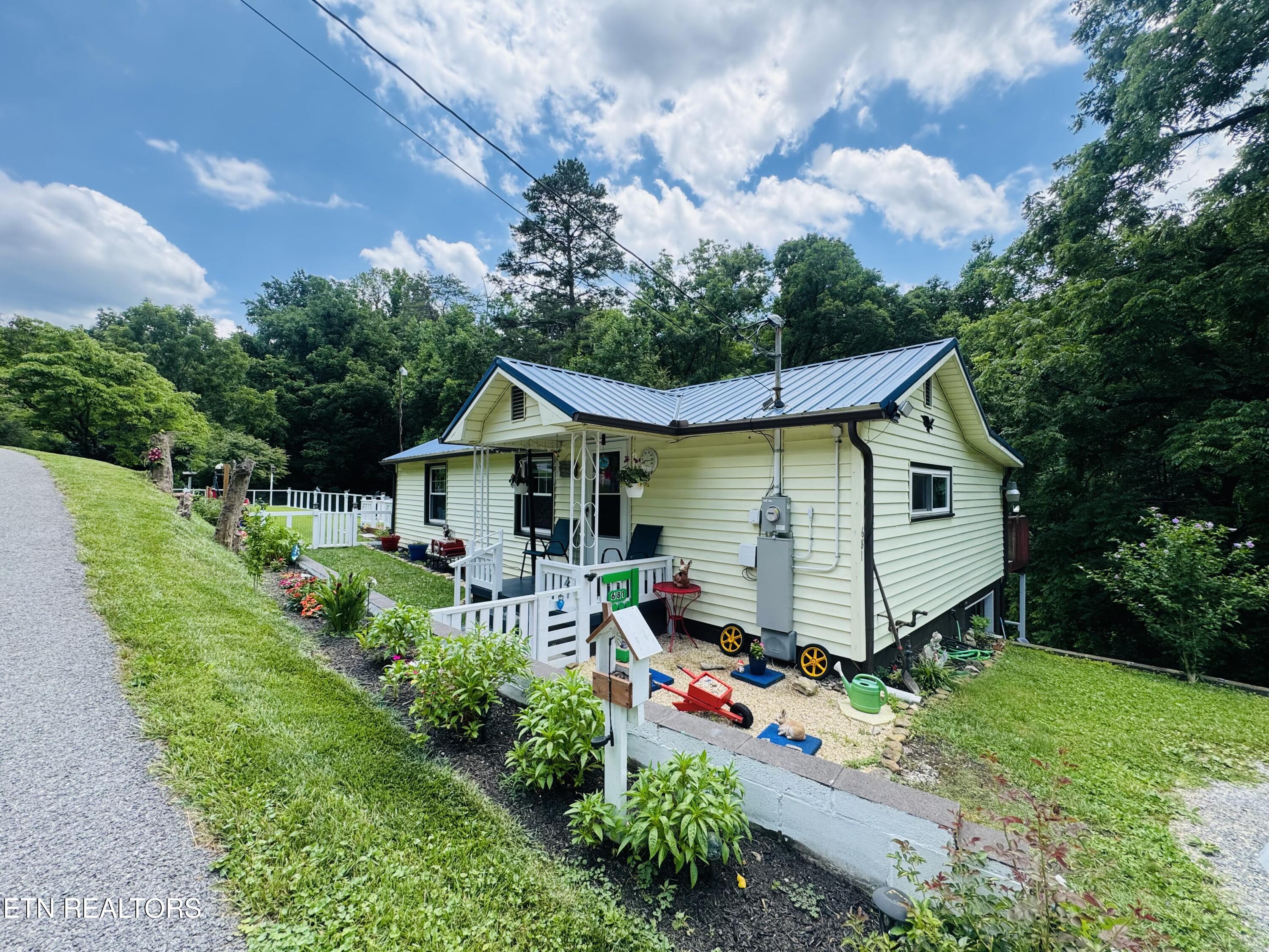 681 Island Cove Rd