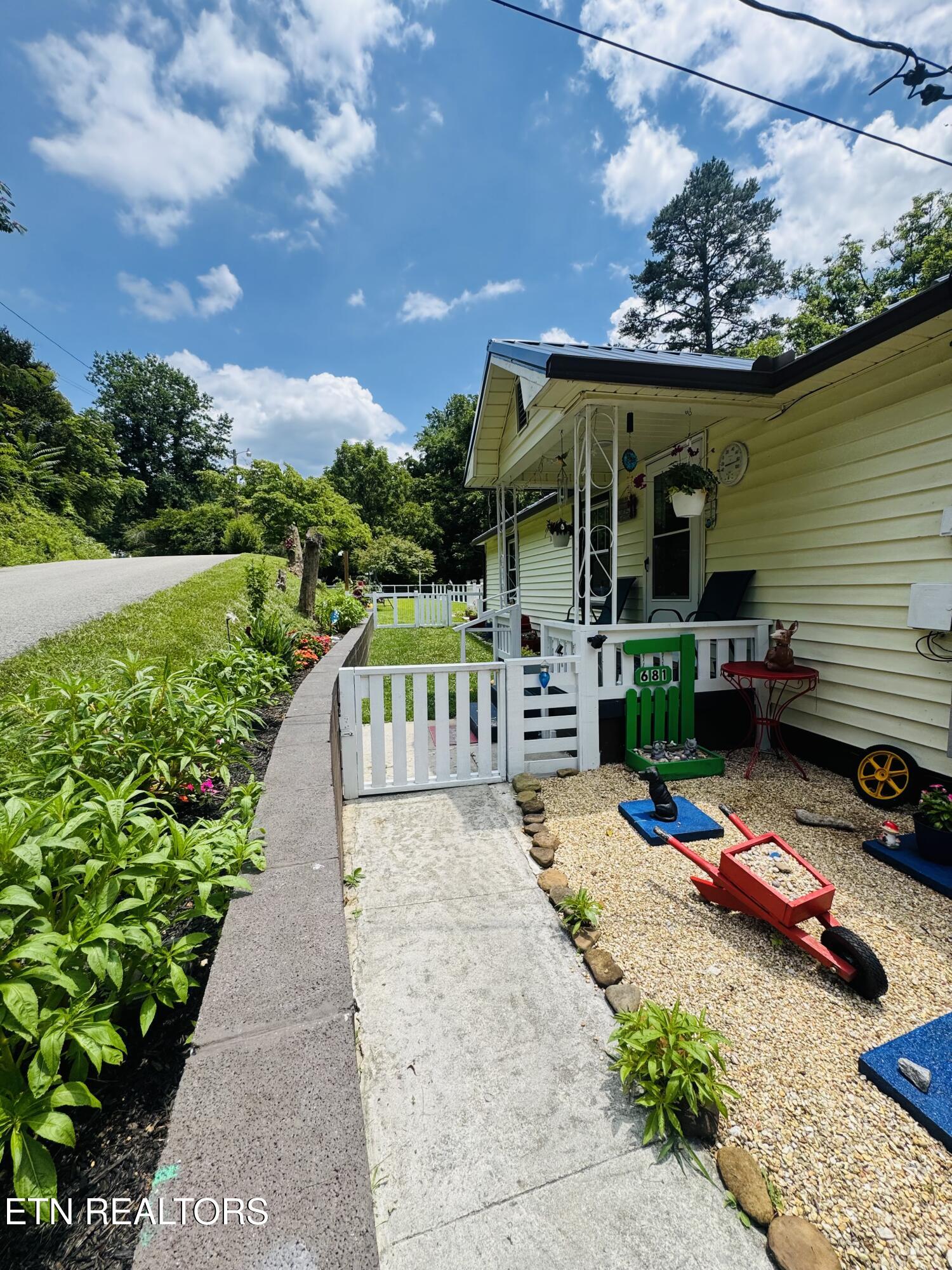 681 Island Cove Rd