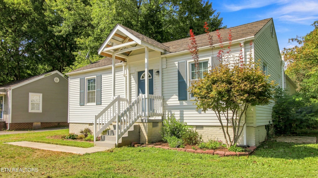 Photo of 2340 Boxwood Lane, Knoxville, TN 37917 (MLS # 1354477)