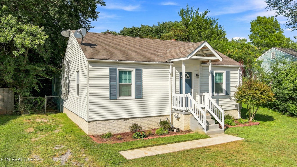 Photo of 2340 Boxwood Lane, Knoxville, TN 37917 (MLS # 1354477)