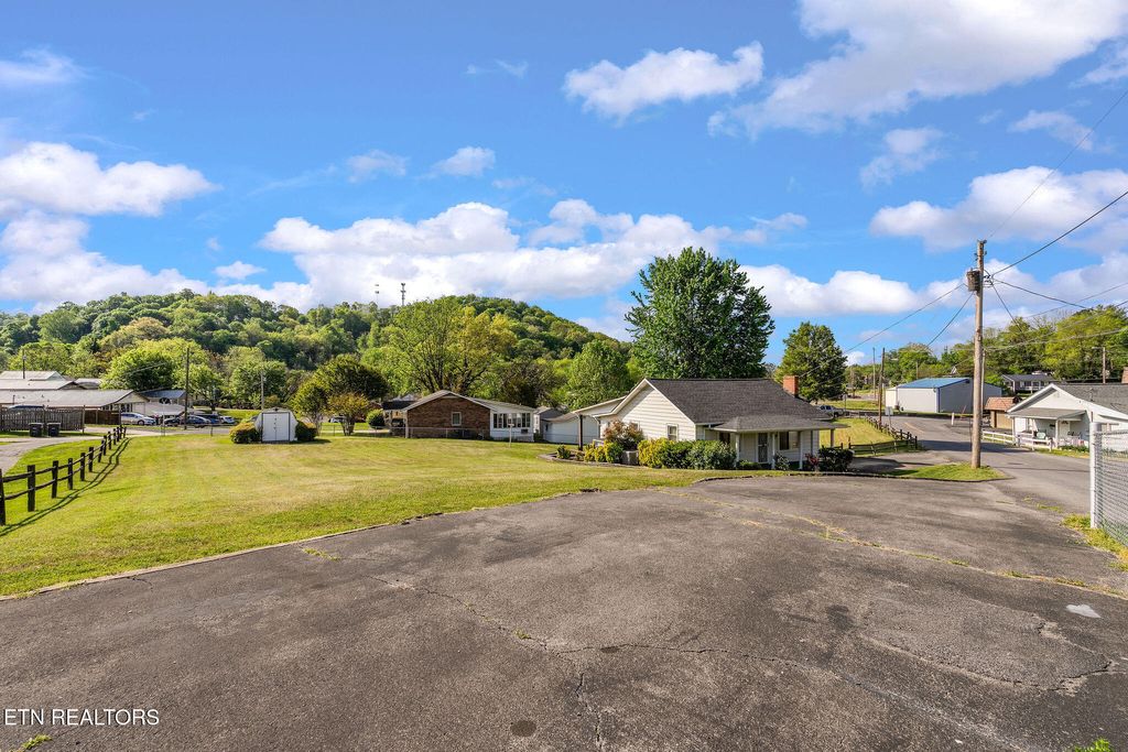 Photo of 1121 Bridwell St, Kingsport, TN 37664 (MLS # 1338400)