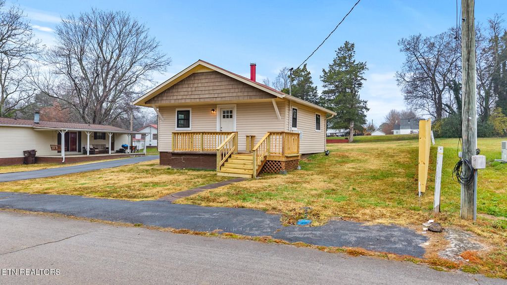 Photo of 402 Pine Street St, Madisonville, TN 37354 (MLS # 1322759)
