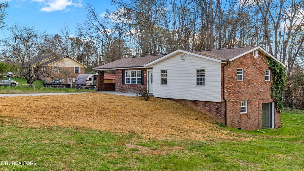 Photo of 429 Terrace View Drive, Bean Station, TN 37708 (MLS # 1295175)