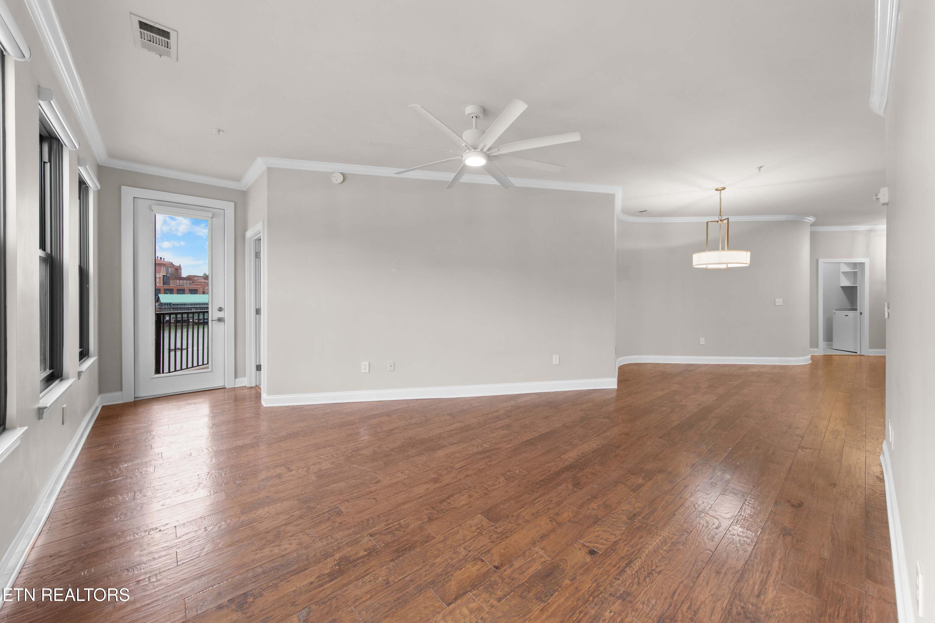 445 W Blount Ave 411