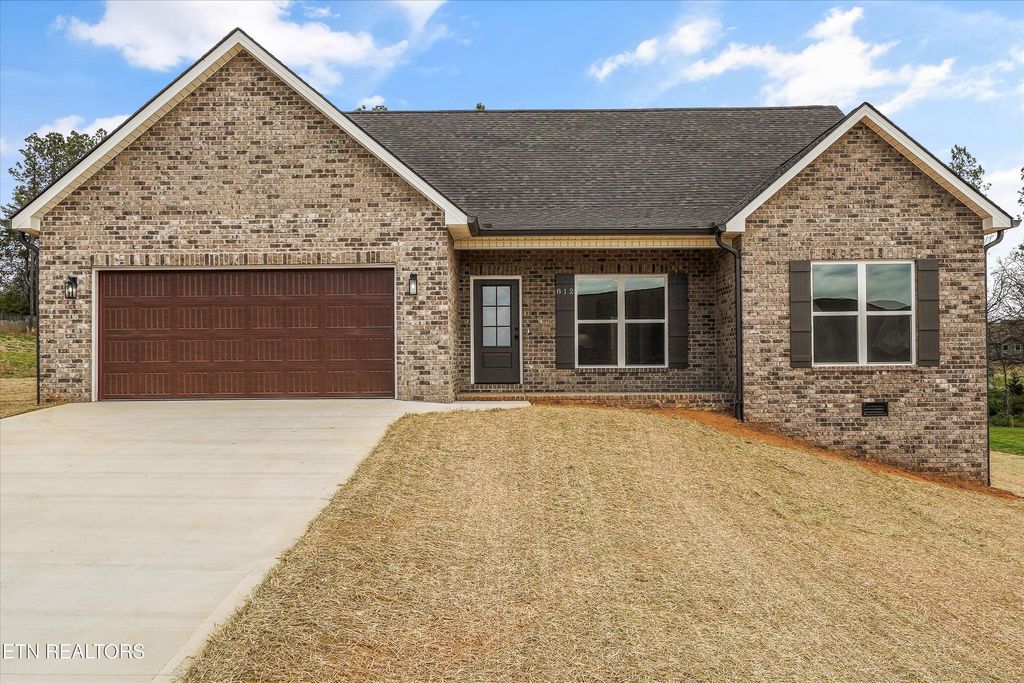 Photo of 812 Pinebrooke Drive, Maryville, TN 37801 (MLS # 1333678)