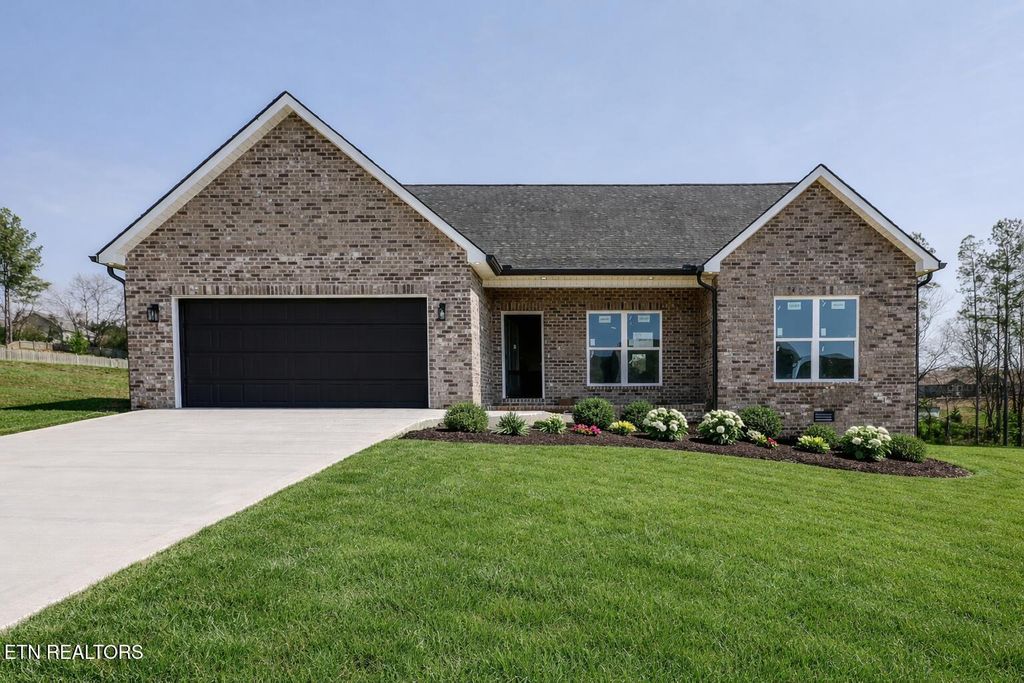 Photo of 812 Pinebrooke Drive, Maryville, TN 37801 (MLS # 1333678)
