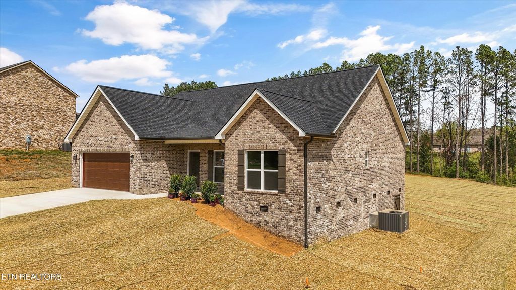 Photo of 812 Pinebrooke Drive, Maryville, TN 37801 (MLS # 1333678)