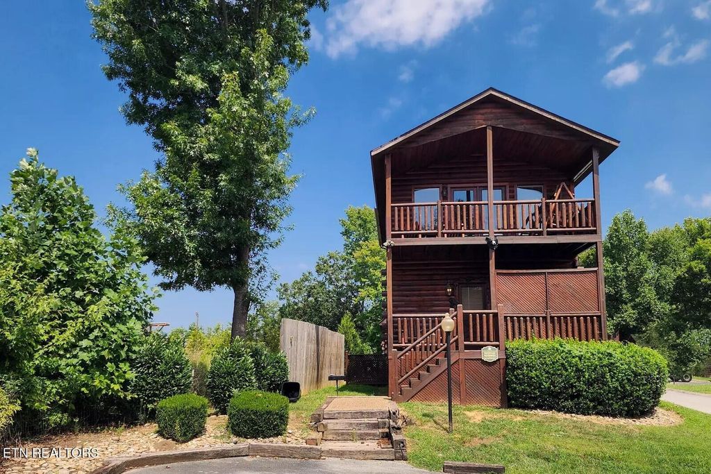 Photo of 270 Moose Ridge Way, Pigeon Forge, TN 37863 (MLS # 1335582)