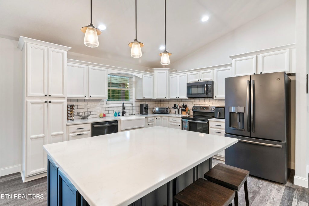 Photo of 2814 Covemont Rd, Sevierville, TN 37862 (MLS # 1354100)