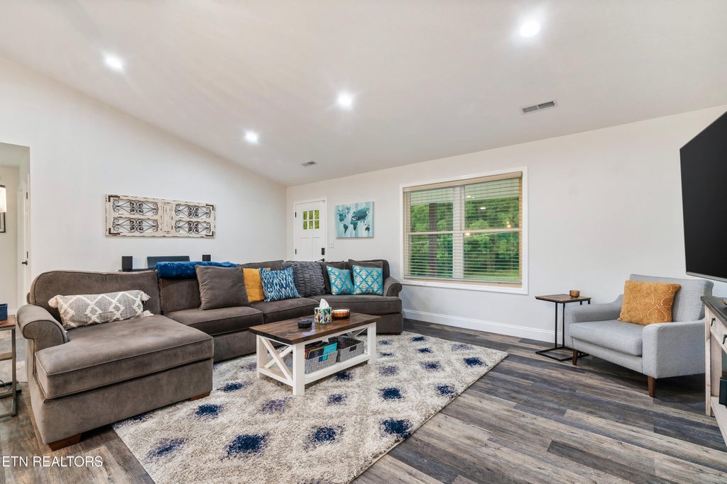 Photo of 2814 Covemont Rd, Sevierville, TN 37862 (MLS # 1354100)