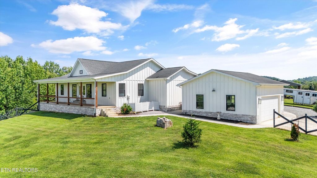 Photo of 1109 Sands Rd, Sweetwater, TN 37874 (MLS # 1309825)