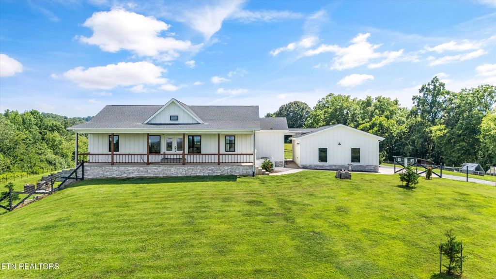 Photo of 1109 Sands Rd, Sweetwater, TN 37874 (MLS # 1309825)