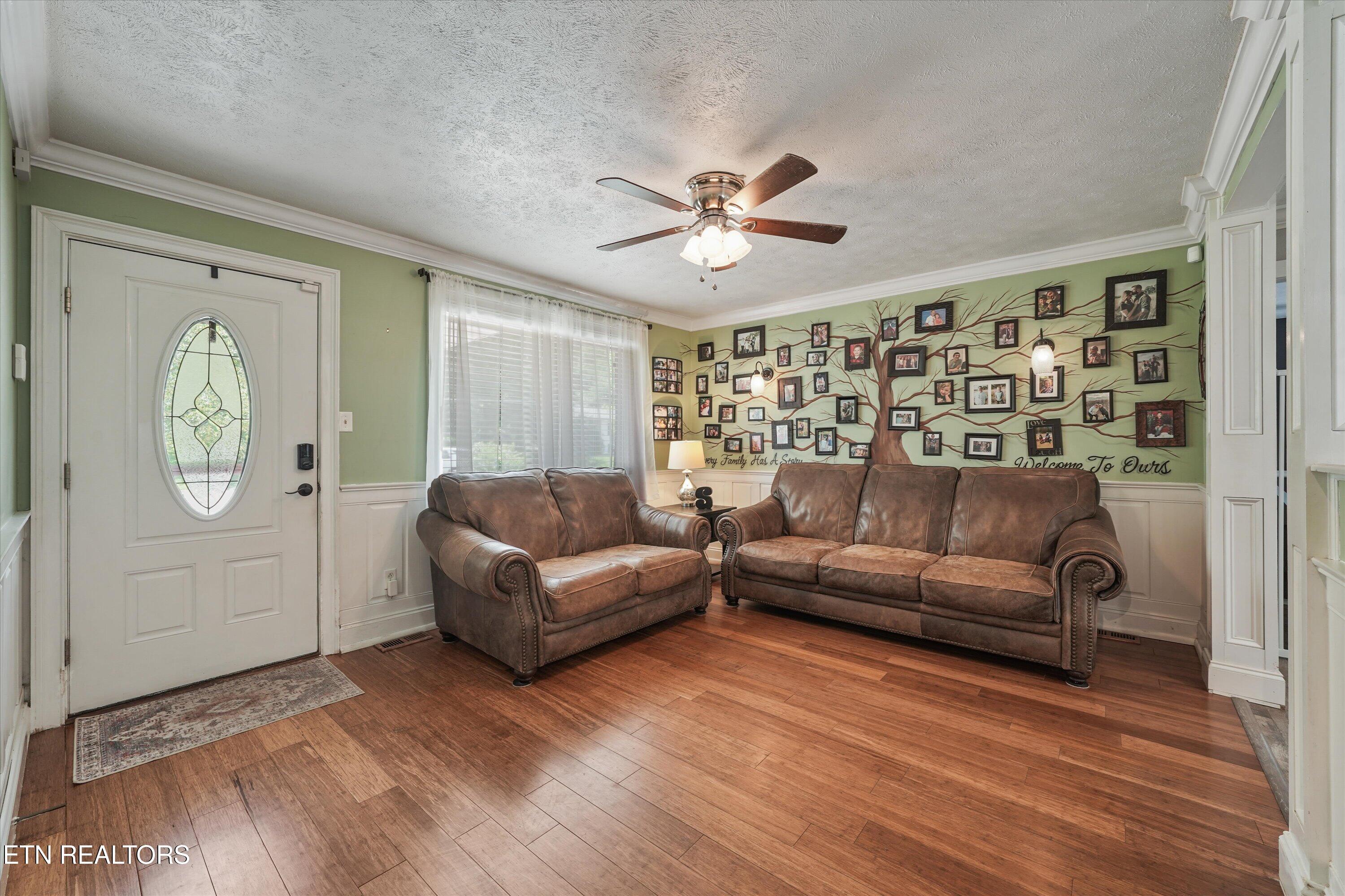 2833 Ithaca Drive
