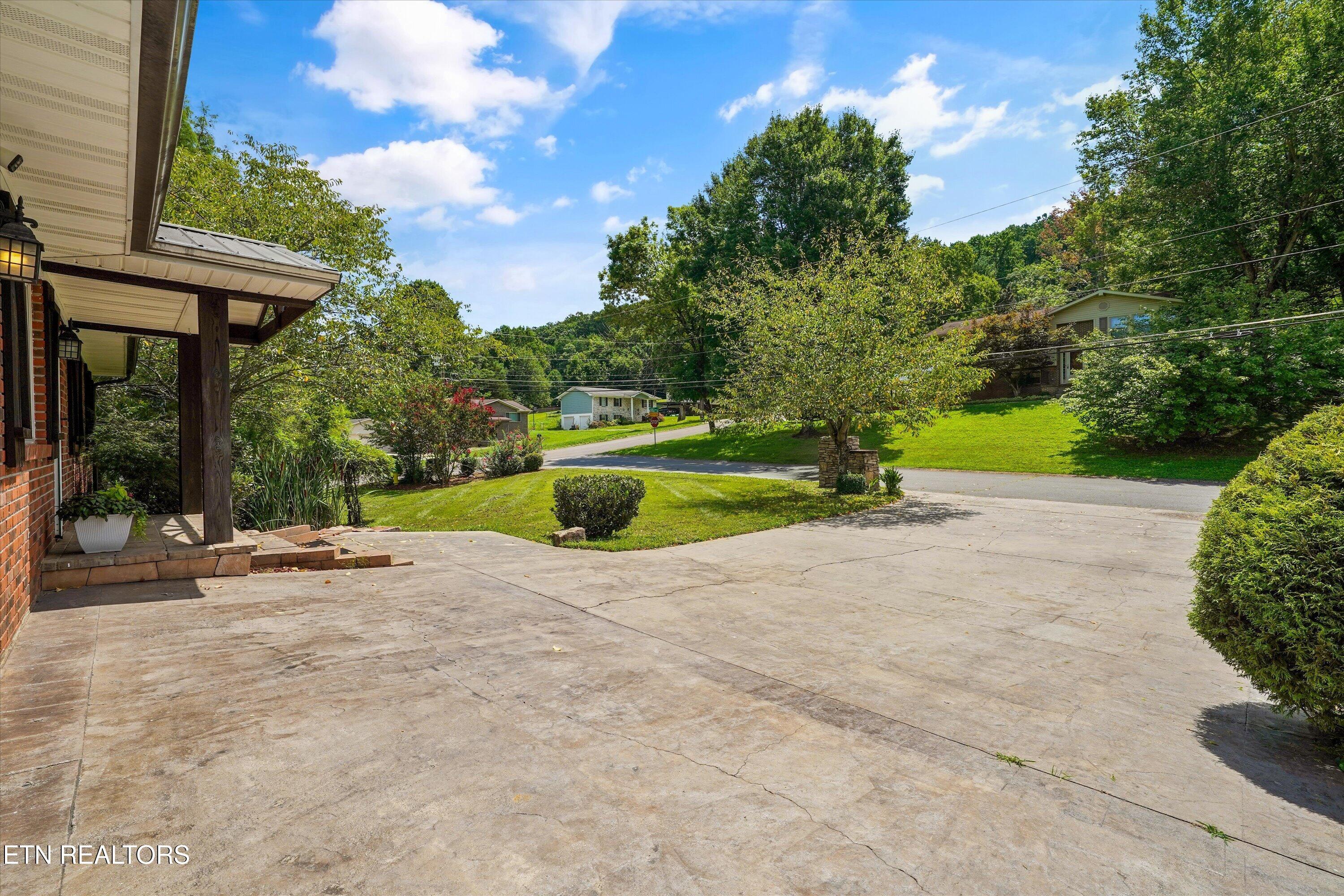 2833 Ithaca Drive