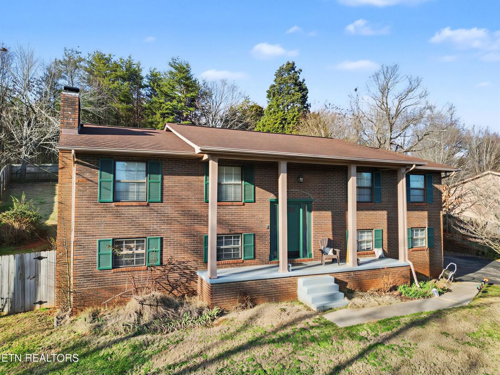 Photo of 1421 Mount Vista Drive, Knoxville, TN 37920 (MLS # 1339812)