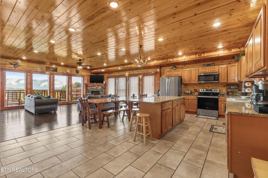Photo of 3336 Lonesome Pine Way, Sevierville, TN 37862 (MLS # 1316439)