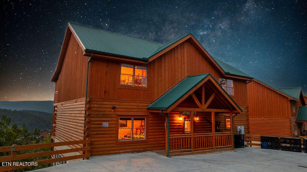 Photo of 3336 Lonesome Pine Way, Sevierville, TN 37862 (MLS # 1316439)