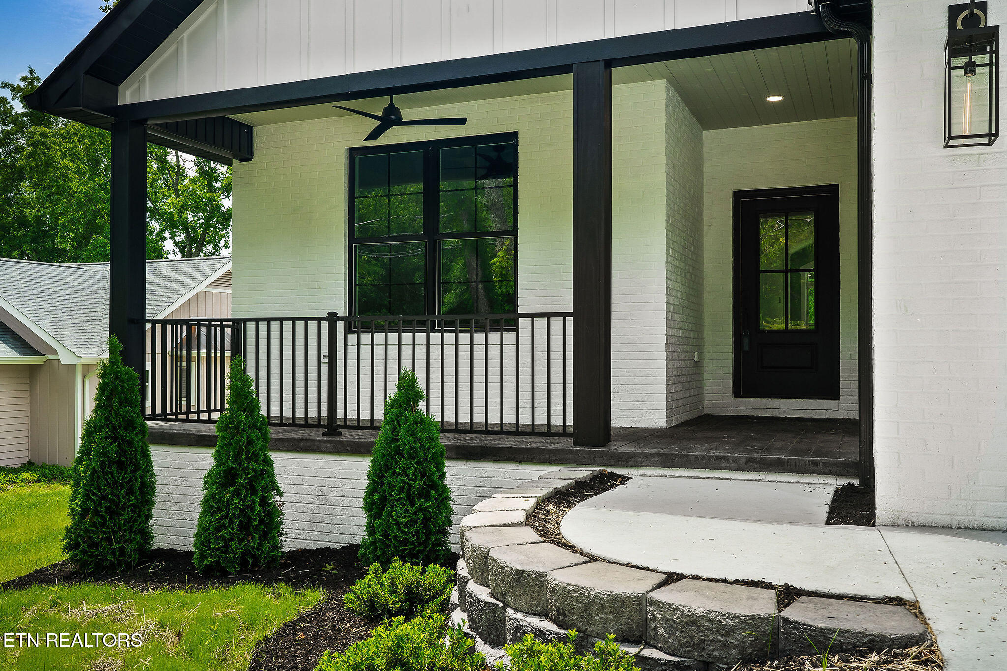 456 Lakeview Drive