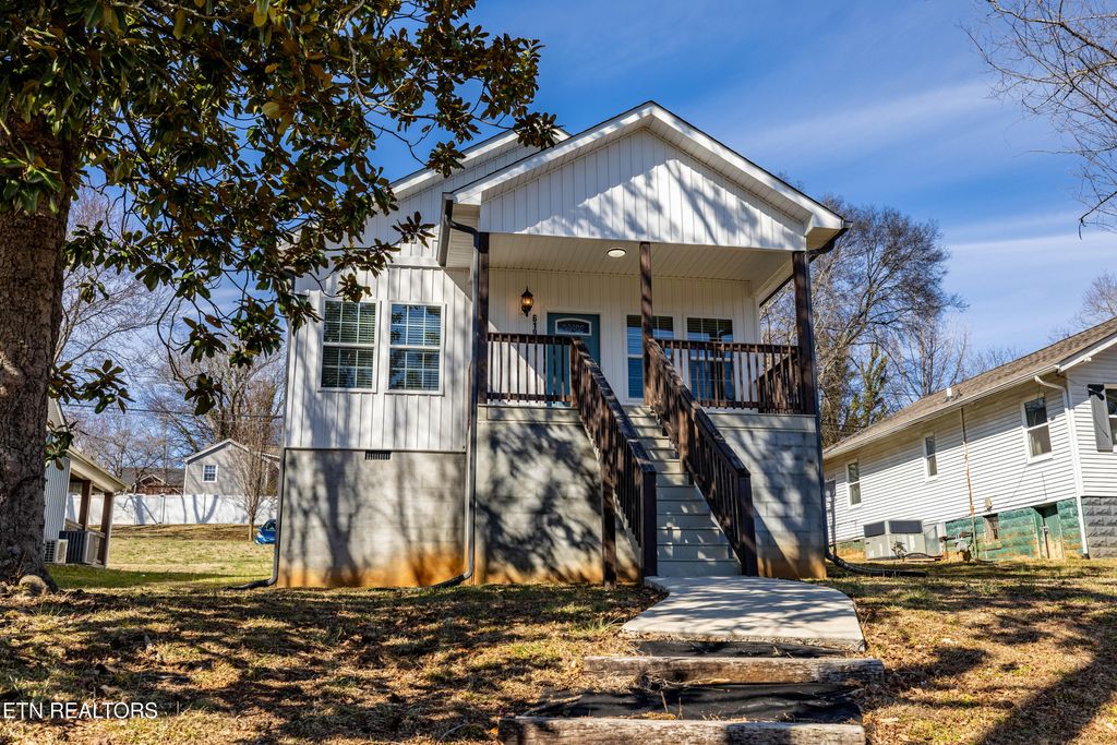 Photo of 619 Midlake Drive, Knoxville, TN 37918 (MLS # 1329029)