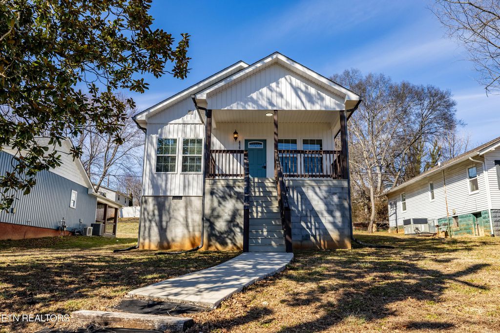 Photo of 619 Midlake Drive, Knoxville, TN 37918 (MLS # 1329029)