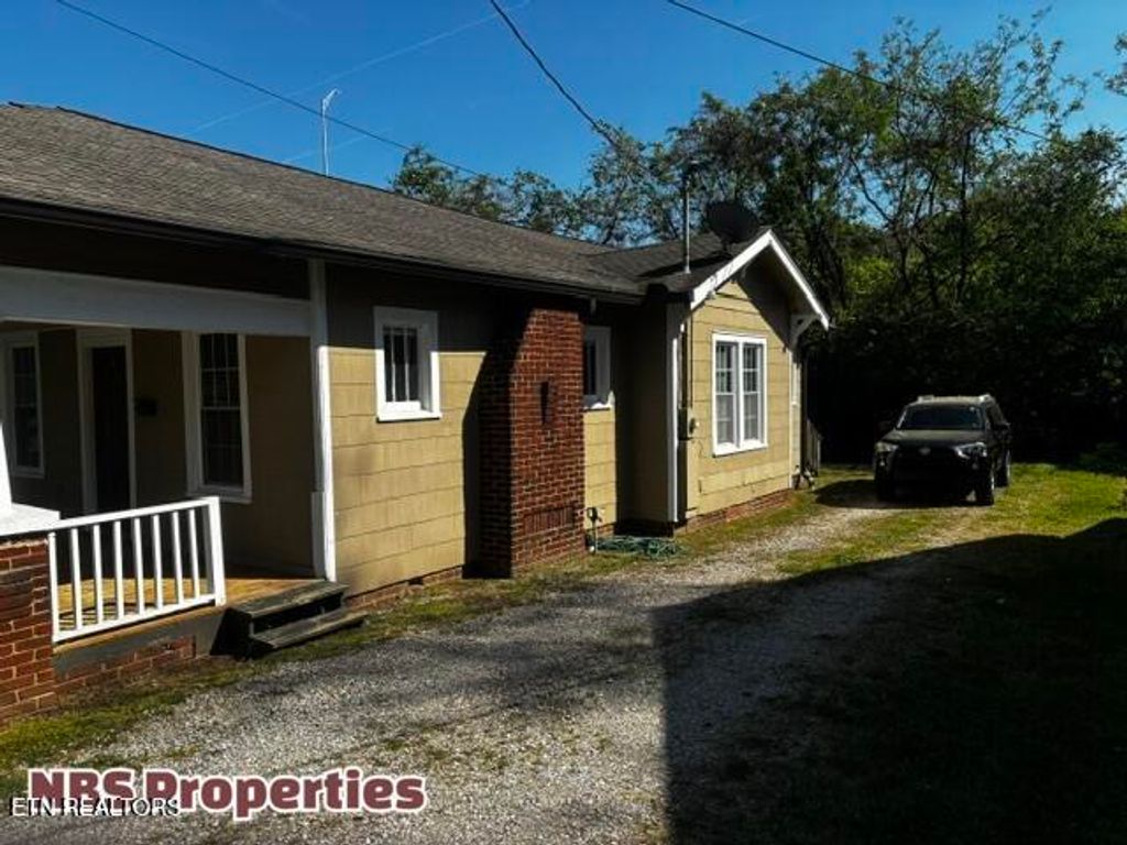 Photo of 320 E Glenwood Ave, Knoxville, TN 37917 (MLS # 1337780)