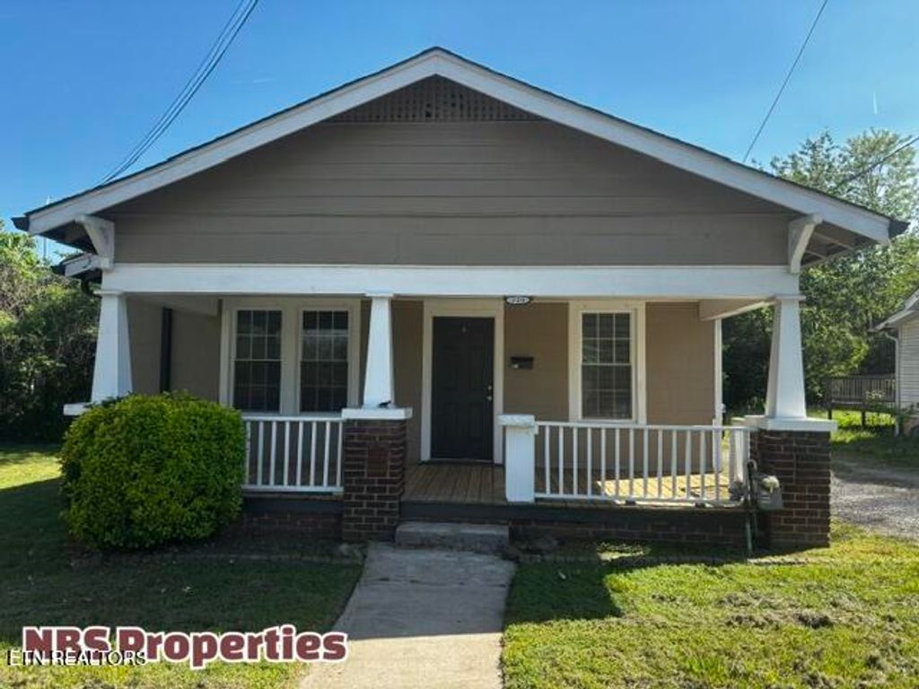 Photo of 320 E Glenwood Ave, Knoxville, TN 37917 (MLS # 1337780)